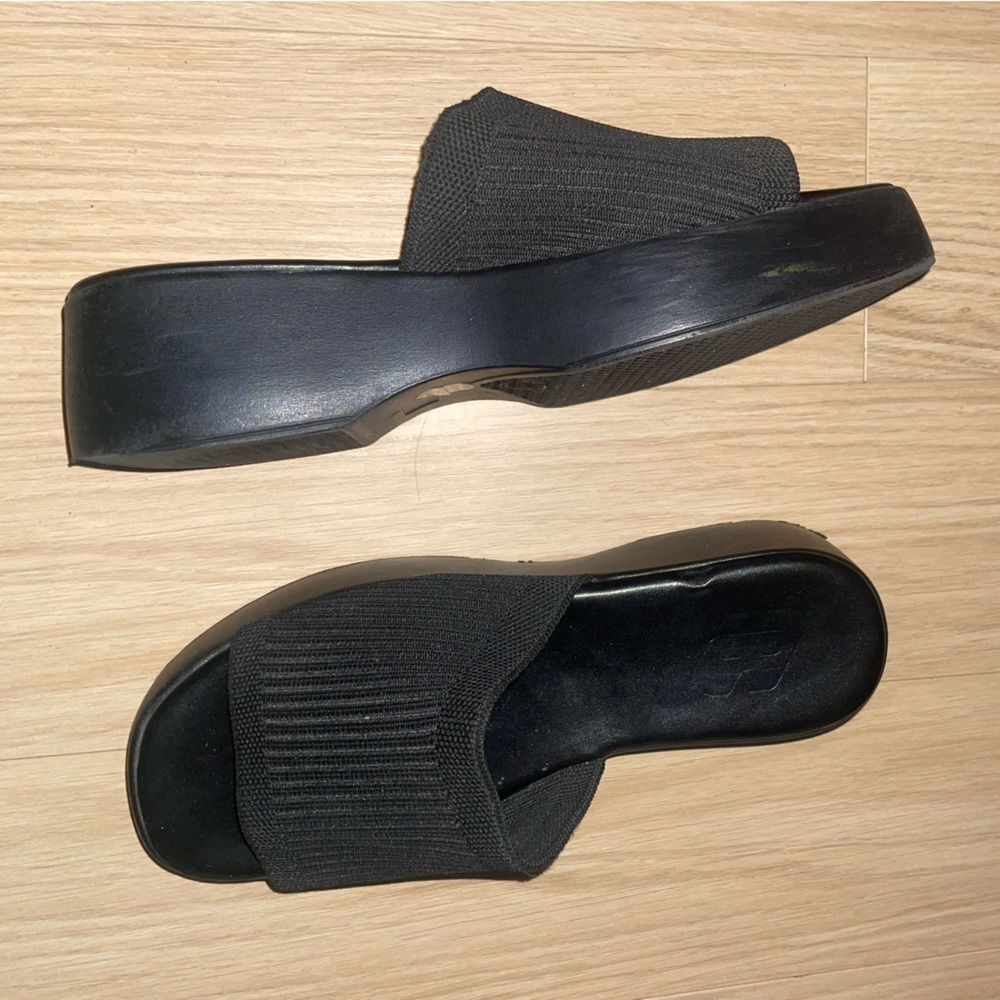 Mini black platform sandals size 9W